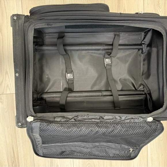 LuggageWorks Stealth Black 22'' Rolling Bag Travel Bag with Silver Details - Picture 6 of 10